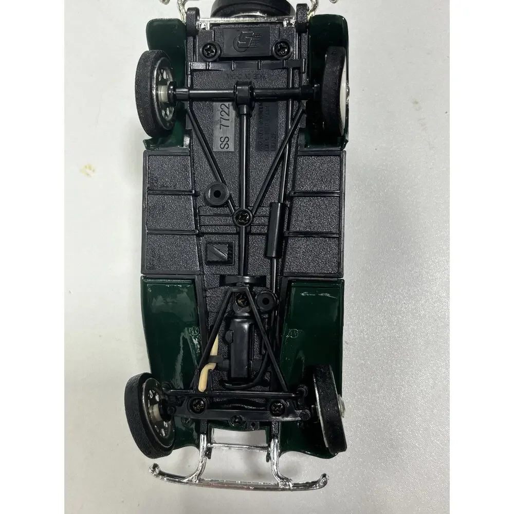 Sunnyside SS7722 1932 Ford 3 Window Coupe 1:24 Diecast Car Green Deuce